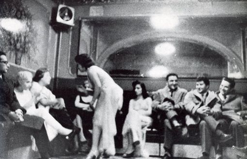 Entriamo nelle case chiuse della Varese del piacere. Sotto nella gallery i disegni di Mino Maccari e, poi, le immagini di via Bainsizza, ex via Idria, con le case un tempo bordelli