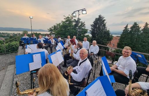Una foto del primo concerto della rassegna estiva a Oltrona(foto dalla pagina Facebook della Filarmonica)