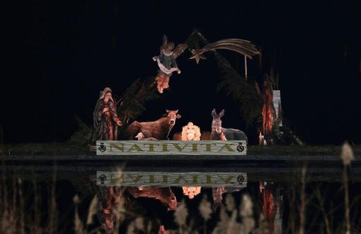 FOTO. La magia del presepe sul lago di Monate