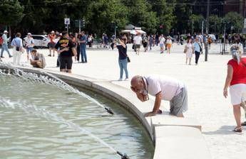 Settimana di fuoco, temperature in aumento ovunque: il caldo fa già sul serio Settimana di fuoco, temperature in aumento ovunque: il caldo fa già sul serio