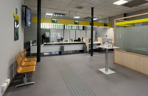 L'interno del nuovo ufficio postale di Lavena Ponte Tresa che riapre il 2 maggio