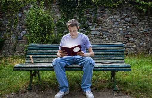 Dal disegno alla poesia: a Porto Ceresio arriva la mostra "Una luce" Dal disegno alla poesia: a Porto Ceresio arriva la mostra "Una luce"