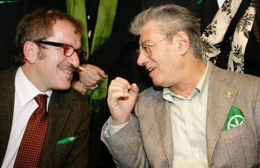 «Tanti auguri Capo», il messaggio di Maroni a Umberto Bossi che domani compie 80 anni