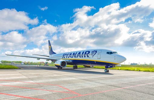 Ryanair cancella 300 voli a causa dello sciopero dei controllori di volo francesi previsto per il 25 aprile Ryanair cancella 300 voli a causa dello sciopero dei controllori di volo francesi previsto per il 25 aprile