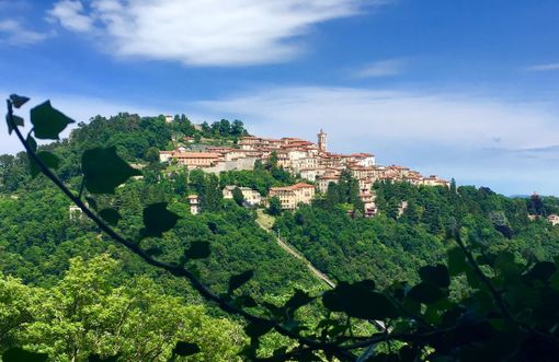 Sarà un Ferragosto di bel tempo (il Sacro Monte in una foto del nostro amico Giuseppe Marangon) Sarà un Ferragosto di bel tempo (il Sacro Monte in una foto del nostro amico Giuseppe Marangon)