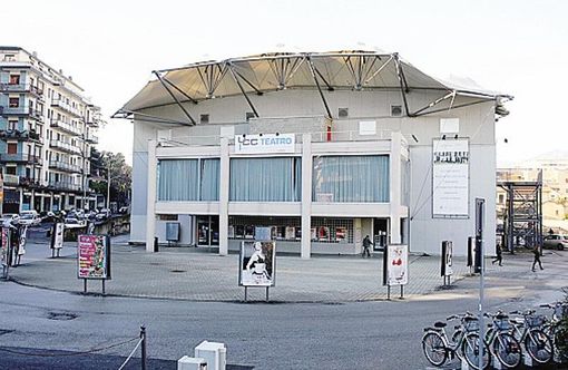 Il teatro di Varese in piazza Repubblica