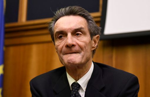 Coronavirus, il governatore Fontana: «No al panico, serve realismo. La corsa ai supermercati? La distribuzione è assicurata»
