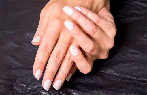 Unghie secche e fragili, come prendersene cura