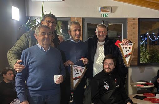 Nicolò Maja al Milan Club di Cassano Magnago per gli auguri di Natale: «Ai mondiali tifavo Argentina per Messi e Dybala» Nicolò Maja al Milan Club di Cassano Magnago per gli auguri di Natale: «Ai mondiali tifavo Argentina per Messi e Dybala»