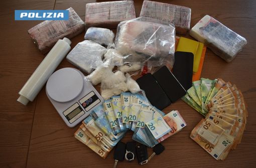 Blitz della Polizia: arrestato 31enne con 7 chili di cocaina e 30mila euro in contanti