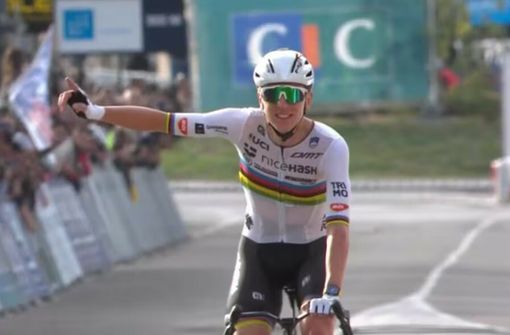 Tadej Pogacar, campione del mondo e d'Europa, favorito per la vittoria alla Tre Valli Varesine 2025