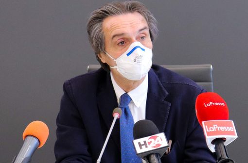 Ecco le linee guida per le riaperture in Lombardia. Fontana: «Mascherine obbligatorie anche all'aperto. Misurazione della temperatura nei ristoranti»