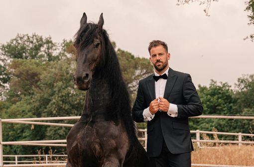 Lo spettacolo dei cavalli in libertà e della mototerapia al centro equestre "La Mia Terra" di Angera Lo spettacolo dei cavalli in libertà e della mototerapia al centro equestre "La Mia Terra" di Angera