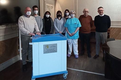 La solidarietà c'è sempre: donati tre carrelli polifunzionali al Day Hospital oncologico La solidarietà c'è sempre: donati tre carrelli polifunzionali al Day Hospital oncologico