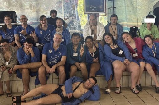 Le Cuffie al termine della scorsa stagione: con loro anche l'indimenticata Luca Rusconi, terzo da sinistra nella prima fila Le Cuffie al termine della scorsa stagione: con loro anche l'indimenticata Luca Rusconi, terzo da sinistra nella prima fila