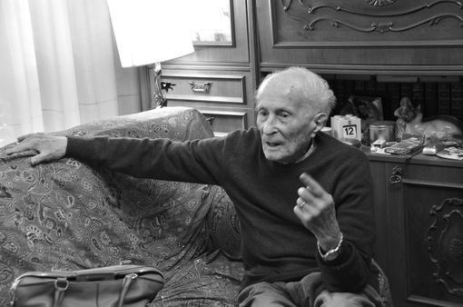 UN COMPLEANNO SPECIALE. Il mio è un papà che vale cento UN COMPLEANNO SPECIALE. Il mio è un papà che vale cento