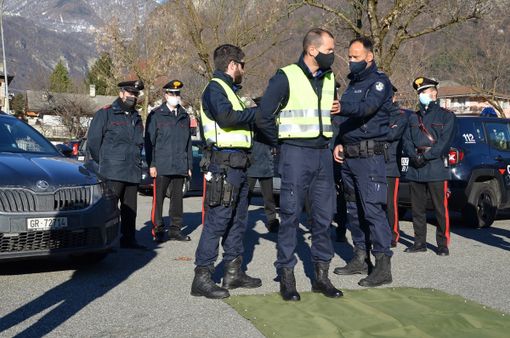 Più sicurezza sulle frontiere: carabinieri e polizia cantonale si addestrano insieme