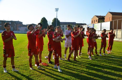 Il Varese ha sempre l'appoggio dei suoi fedelissimi, come a Lodi contro il Fanfulla (foto Ezio Macchi) Il Varese ha sempre l'appoggio dei suoi fedelissimi, come a Lodi contro il Fanfulla (foto Ezio Macchi)