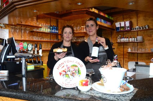 A sinistra Lara Tedeschi e a destra l'aiutante di sala Carlotta