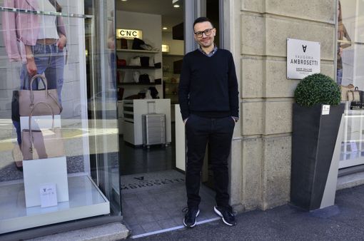 Dalle due vetrine di Emma alla rivoluzione del vulcanico Paolo: la Valigeria Ambrosetti è una storia di amore, famiglia e intuizione