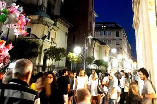 Tornano i "Giovedì in centro" a Busto: musica e bolle di sapone in piazza Tornano i "Giovedì in centro" a Busto: musica e bolle di sapone in piazza