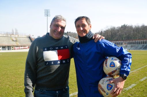 Maurizio Brancaccio, numero 1 in campo e fuori a Varese tra il 1995 e il 2000, oggi preparatore dei portieri dell'Asti è stato accolto con abbracci e cori da chi gli vuole ancora molto bene (foto Ezio Macchi)