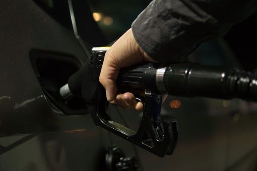 Caro carburante, il decalogo per combatterlo e risparmiare Caro carburante, il decalogo per combatterlo e risparmiare