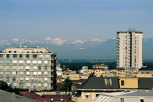 L'OPINIONE. Una famiglia in auto farà fatica a dormire. Non dovrebbe essere facile nemmeno per noi L'OPINIONE. Una famiglia in auto farà fatica a dormire. Non dovrebbe essere facile nemmeno per noi
