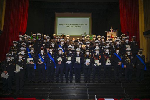 Gli agenti delle polizie locali lombarde premiate dalla Regione tra cui il viggiutese Patrizio Pastore