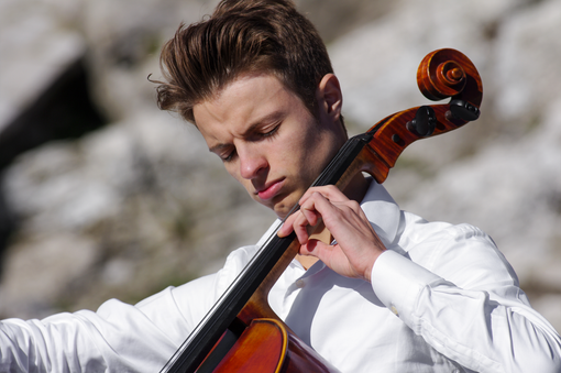 VIDEO - Musica e immagini che portano fino al cielo: il nuovo capolavoro di Tommaso Losito VIDEO - Musica e immagini che portano fino al cielo: il nuovo capolavoro di Tommaso Losito