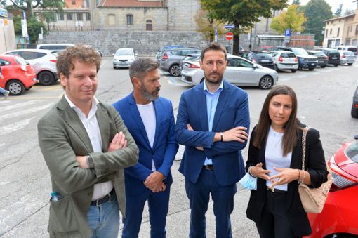 Parcheggio al Del Ponte, il centrodestra stringe l’accordo per i dipendenti: «Abbonamento a 30 euro al mese anziché 55 e posti riservati. E’ un primo passo» Parcheggio al Del Ponte, il centrodestra stringe l’accordo per i dipendenti: «Abbonamento a 30 euro al mese anziché 55 e posti riservati. E’ un primo passo»