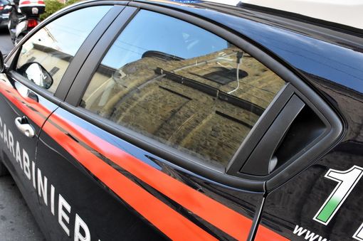 Un'altra follia: strangola la moglie a Genova, poi chiama i carabinieri e inizia a vagare in strada Un'altra follia: strangola la moglie a Genova, poi chiama i carabinieri e inizia a vagare in strada