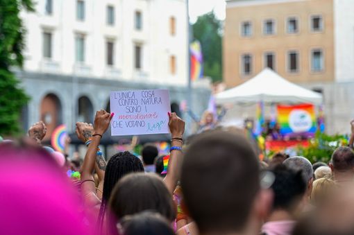 I leghisti Angei e Bison: «Varese Pride gioiosa sagra di paese, immagini ed eccessi grotteschi. Quali diritti vengono richiesti?»