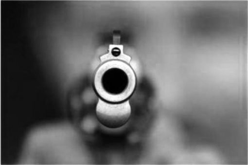 Sangue a San Giorgio su Legnano: spara alla compagna e si uccide Sangue a San Giorgio su Legnano: spara alla compagna e si uccide