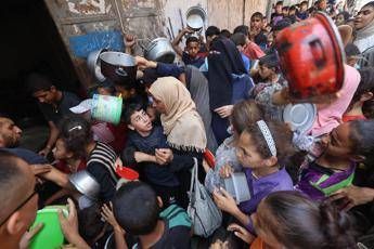 Gaza, "21 morti in raid Israele su gente in fila per aiuti" Gaza, "21 morti in raid Israele su gente in fila per aiuti"