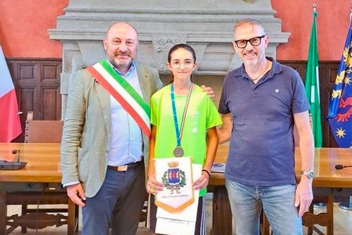 Michelle Spinoni premiata dal sindaco di Somma Lombardo