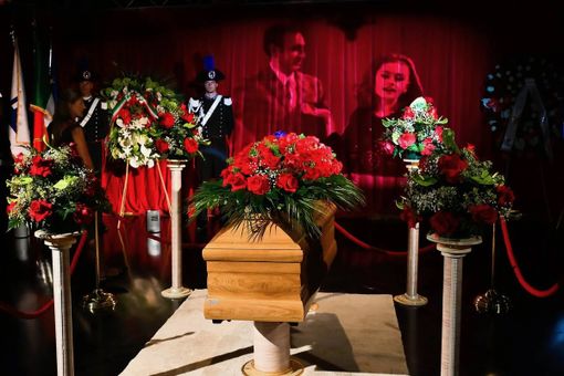 Baudo, aperta la camera ardente al Teatro delle Vittorie Baudo, aperta la camera ardente al Teatro delle Vittorie