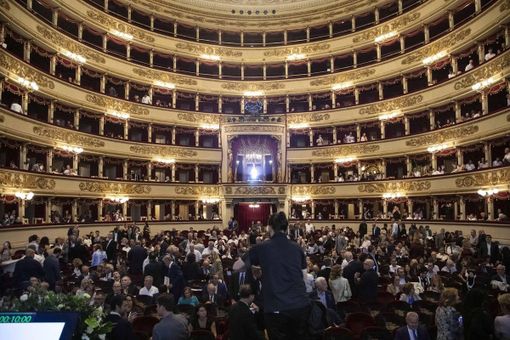 Scala, oggi la Prima senza Armani e Vanoni: le celebrità attese