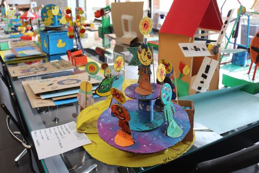 L’industria premia le scuole elementari di Cassano Magnago, Morosolo e Saronno L’industria premia le scuole elementari di Cassano Magnago, Morosolo e Saronno