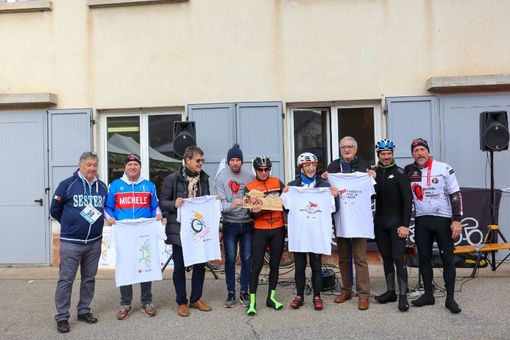 In 800 a Brinzio per la Pedala con i Campioni