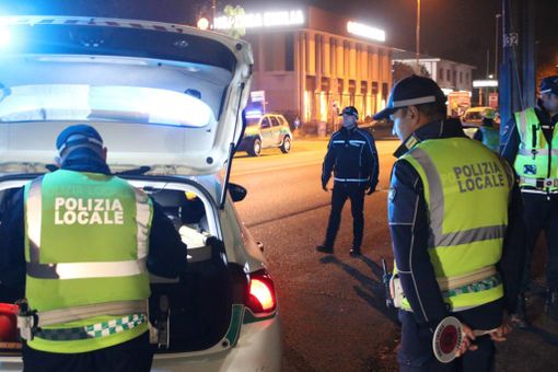 FOTO. Operazione Smart: 243 multe, una denuncia per spaccio e clandestinità, sette patenti ritirate e nove tra fermi e sequestri FOTO. Operazione Smart: 243 multe, una denuncia per spaccio e clandestinità, sette patenti ritirate e nove tra fermi e sequestri