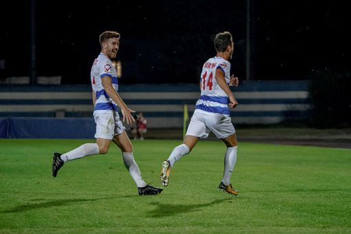 Luca Bertoni festeggia: è l'autore del gol (foto di Marco Giussani)