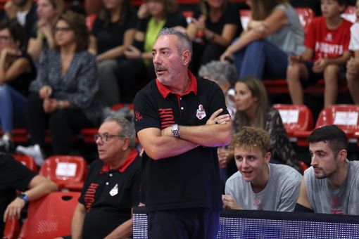 BASKET. Il presidente Marco Tajana commenta la rottura con Eliantonio: «Finito il feeling, andiamo avanti con le nostre idee» BASKET. Il presidente Marco Tajana commenta la rottura con Eliantonio: «Finito il feeling, andiamo avanti con le nostre idee»