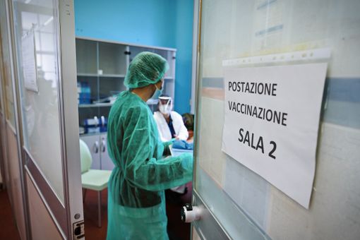 Vaccini incrementati per gli over 80, chiamati anche a Lonate Vaccini incrementati per gli over 80, chiamati anche a Lonate