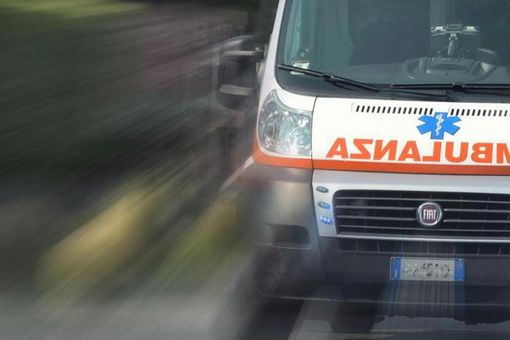 Incidente sulla statale 233 alle Grotte di Valganna: cinque persone soccorse, tra loro due minorenni