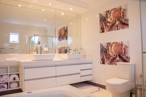 Arredare un bagno moderno: 3 elementi irrinunciabili che miglioreranno comfort e valore estetico Arredare un bagno moderno: 3 elementi irrinunciabili che miglioreranno comfort e valore estetico