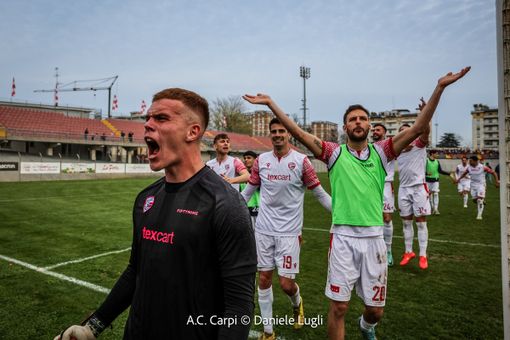 Un talento vincente per la porta della Varesina: Cristian Lorenzi ha vinto la D a Carpi e poi ha assaggiato anche la C (foto tratta dal profilo ufficiale AC Carpi - Daniele Lugli) Un talento vincente per la porta della Varesina: Cristian Lorenzi ha vinto la D a Carpi e poi ha assaggiato anche la C (foto tratta dal profilo ufficiale AC Carpi - Daniele Lugli)