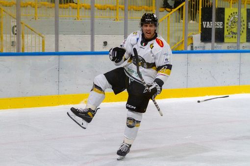 Michael Mazzacane, il doc al servizio dei compagni e degli altri. Nello sport varesino solo un altro giocatore "magnetico" come lui: Giancarlo Ferrero Michael Mazzacane, il doc al servizio dei compagni e degli altri. Nello sport varesino solo un altro giocatore "magnetico" come lui: Giancarlo Ferrero