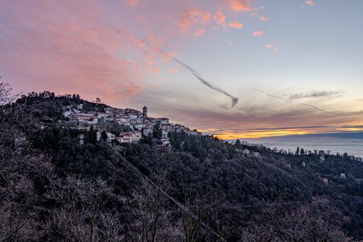 Una splendida cartolina di fine gennaio con vista sul Sacro Monte firmata Alessandro Umberto Galbiati Una splendida cartolina di fine gennaio con vista sul Sacro Monte firmata Alessandro Umberto Galbiati