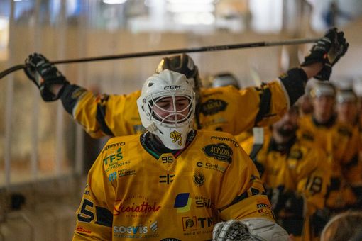 Pippo Matonti, portierone amatissimo dal popolo giallonero (Foto Galbiati)